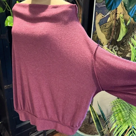 Free People deep earthy burgundy mauve. Oversized ribbed boat neck pull over. - Picture 6 of 15